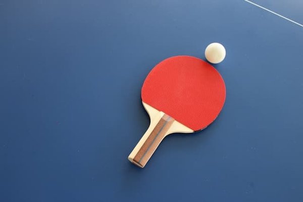 Was ist die beste Strategie, um deinen Aufschlag im Tischtennis zu verbessern?